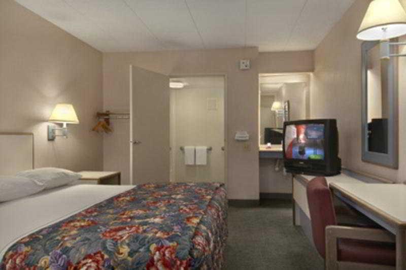 Red Roof Inn Елкгарт Номер фото